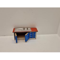 Lisa kkkenbord med vask til dukkehus scala 1:16/18 (brugt)