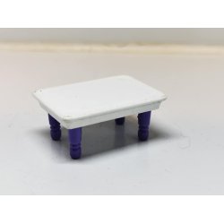 Lille bord i plastik (brugt)