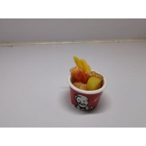 Kurv med pommes frites og andet (ny)