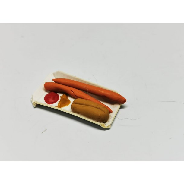 Bakke med pølser, brød, sennep og ketchup - Fast food - Frost miniature
