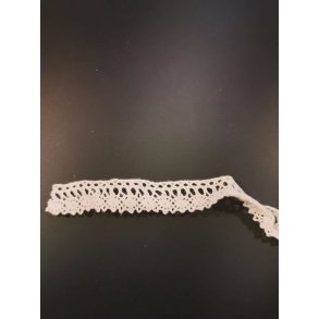 Stof, bnd, blonder og knapper